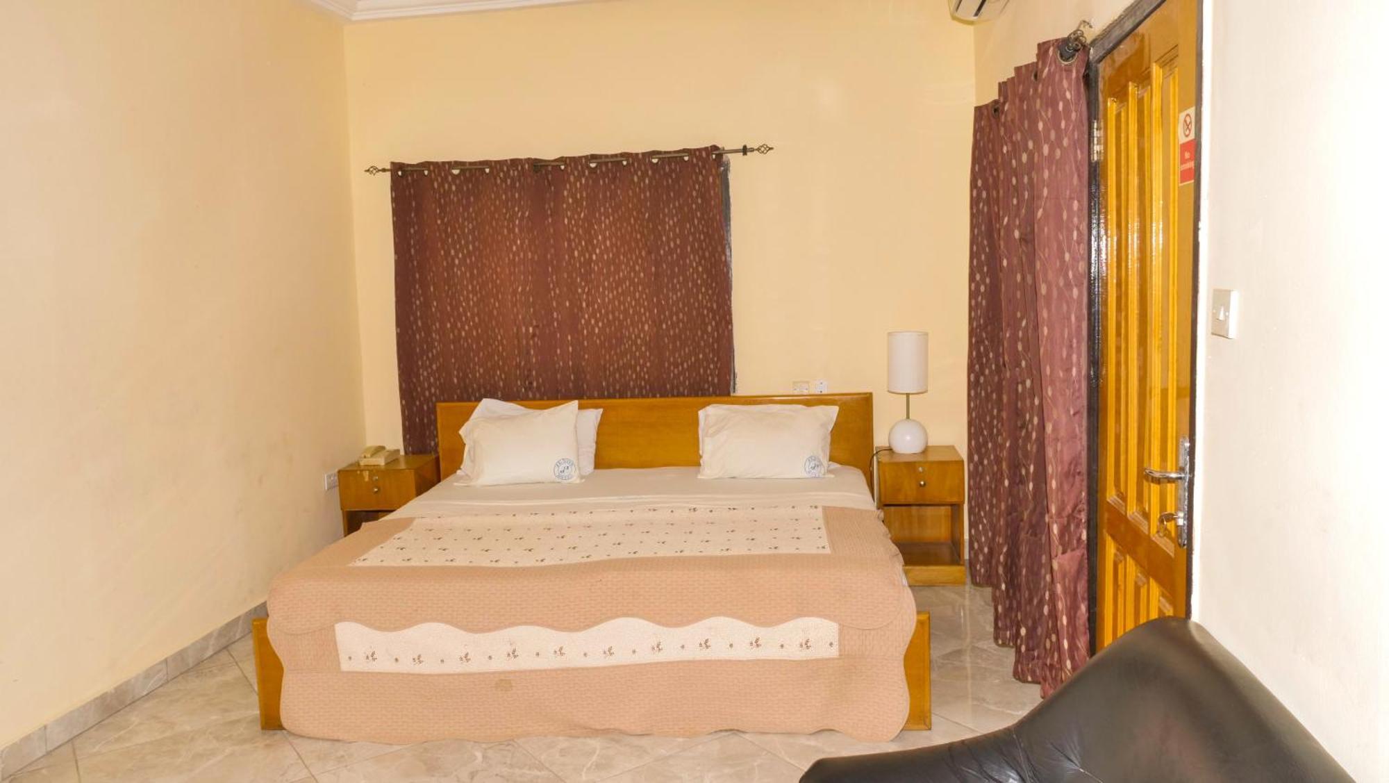 Jenos Hotels Άκρα Εξωτερικό φωτογραφία